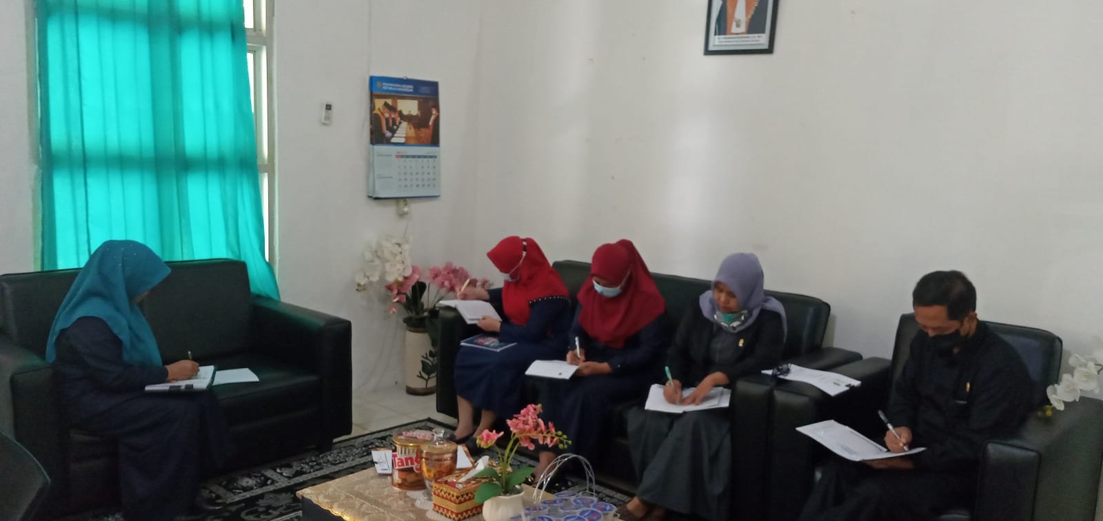 rapat kesekretariatan 2